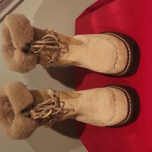 Blondo 6.5 Women's Geniune Shearling Tan Suede boots with rugged chunky soles